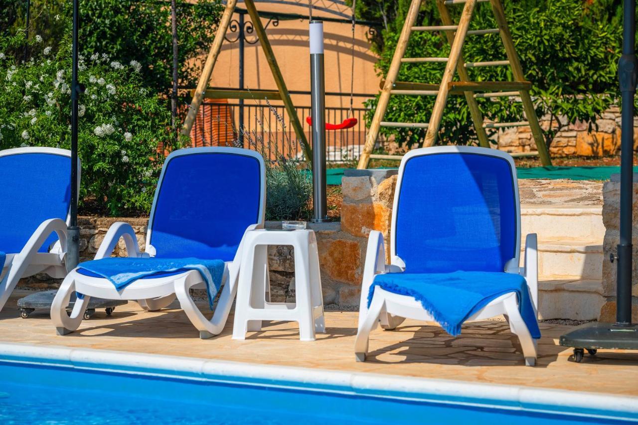 Villa Margerita With Private Pool, Yard And Parking Kaštelir Exterior foto